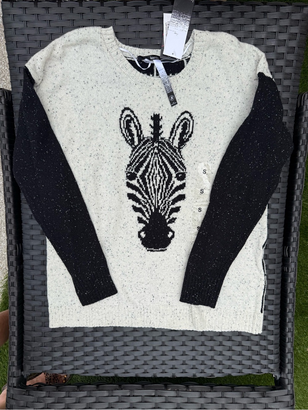 Kensie Zebra Graphic Statement Sweater Women’s Size Small Black Ivory NWT